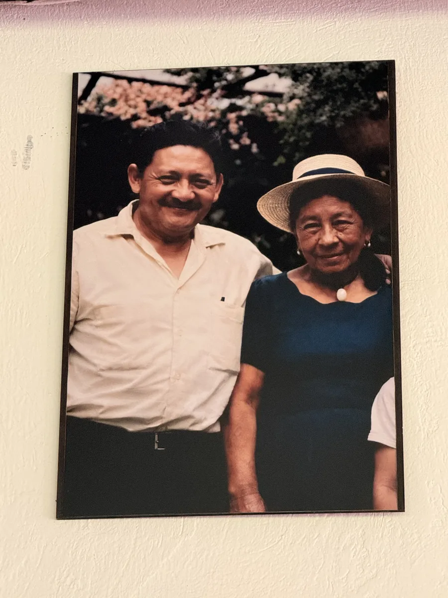 Fotografía antigua que cuelga en las paredes de La Chicharrona